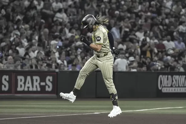 Fernando Tatis Jr. iguala marca de jonrones de su padre en la MLB