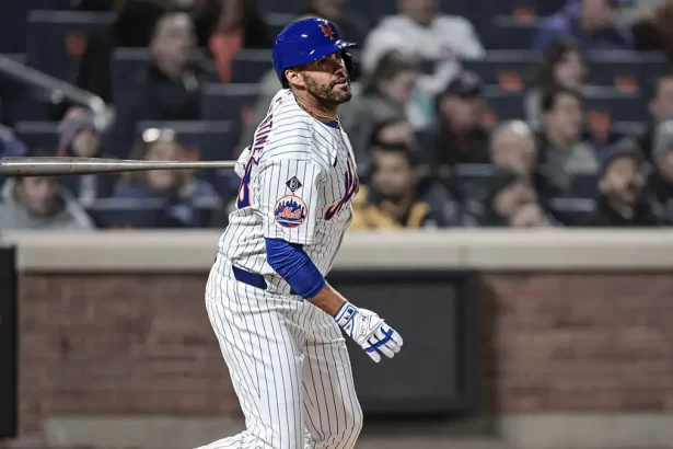 J.D. Martinez conecta jonron en el noveno inning para romper no hitter de Atlanta