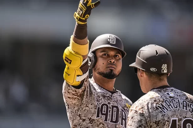 Luis Arraez brilla en la victoria de los Padres y calienta la carrera por el titulo de bateo