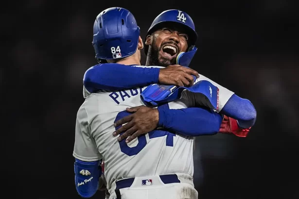 Novato Andy Pages da la victoria a los Dodgers en un emocionante duelo contra los Bravos