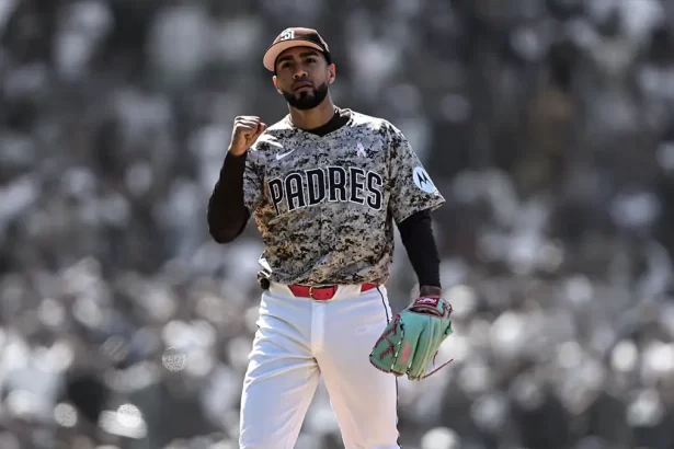 Robert Suarez El cerrador invicto que eleva a los Padres de San Diego