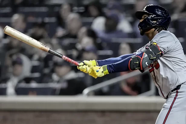 Ronald Acuna Jr. impresiona con un jonron de 461 pies