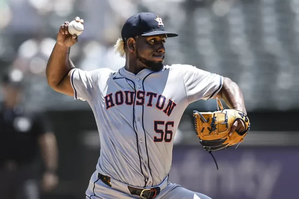 Ronel Blanco impulsa a los Astros de Houston tras cumplir suspension