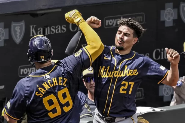 Sanchez imparable Cerveceros triunfan en enfrentamiento con los Reales de Kansas