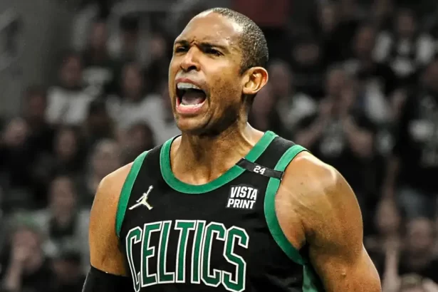 Al Horford rompe record de rebotes en Playoffs