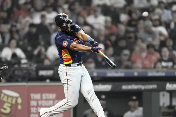 Jose Abreu revitaliza a los Astros con su primer jonron de la temporada