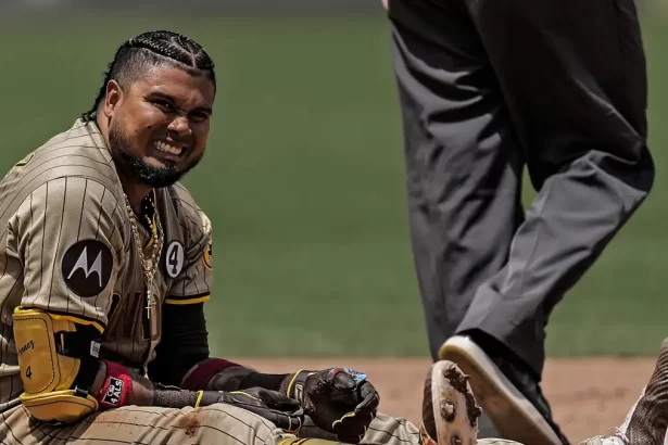 Luis Arraez Preocupacion en San Diego tras su lesion en el partido contra Kansas City