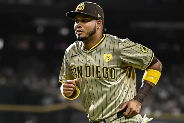Luis Arraez lidera la victoria de los Padres con una noche espectacular