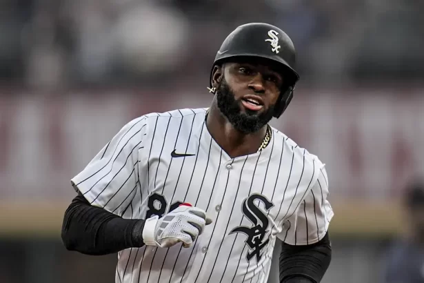 Luis Robert Jr. brilla con heroico jonron para los Medias Blancas