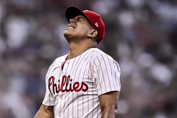 Ranger Suarez abandona el juego tras un pelotazo pero evita la anotacion
