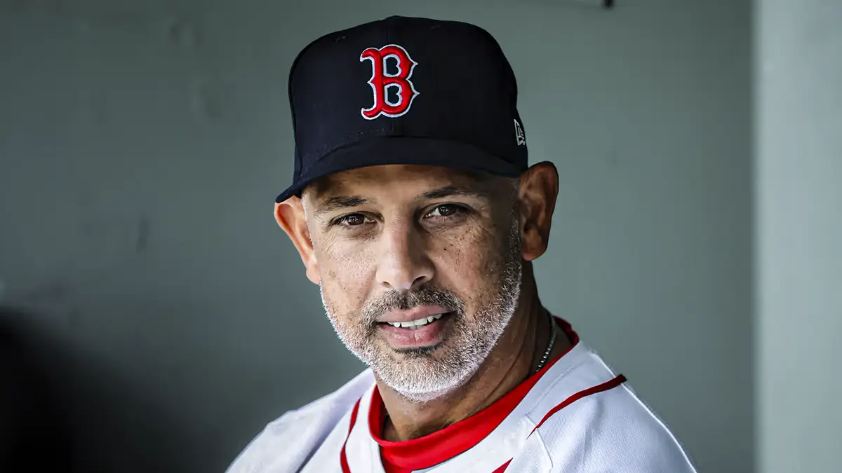 Alex Cora renueva con los Medias Rojas Un acuerdo por tres anos