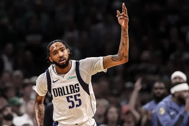 Derrick Jones Jr. firma con los Clippers por 3 anos y 30 millones