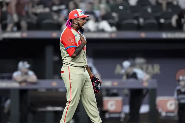 Emmanuel Clase brilla con salvamento historico en el Juego de Estrellas 2024