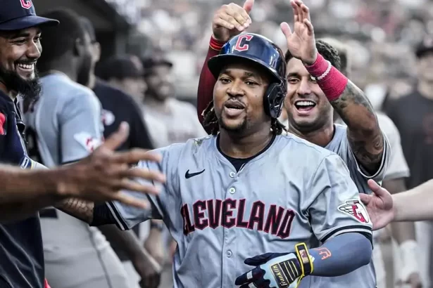 Jose Ramirez impresiona con su 25o jonron de la temporada en Comerica Park