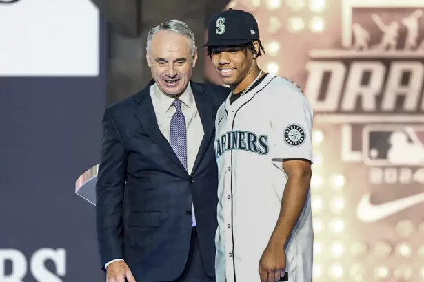 Jurrangelo Cijntje Pitcher ambidiestro seleccionado por los Marineros de Seattle en el Draft de la MLB