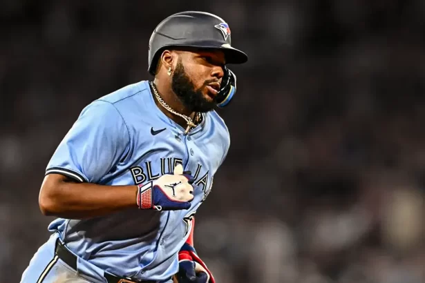 Vladimir Guerrero Jr. se mantiene firme en Toronto a pocas horas del cierre del mercado