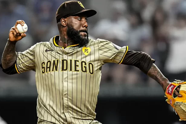 Yankees adquieren a Enyel De Los Santos desde los Padres de San Diego