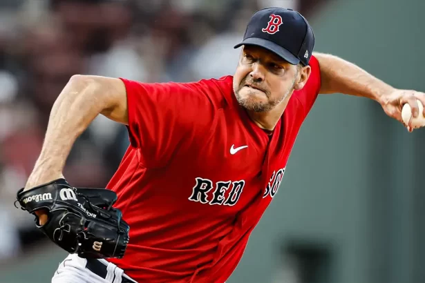 A sus 44 anos Rich Hill refuerza a los Medias Rojas en la recta final