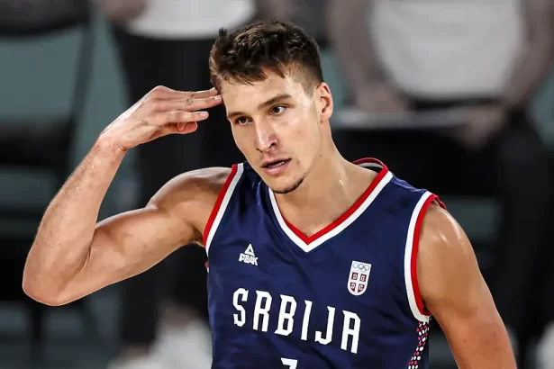 Bogdan Bogdanovic expresa su frustracion con el arbitraje tras la derrota de Serbia ante Estados Unidos
