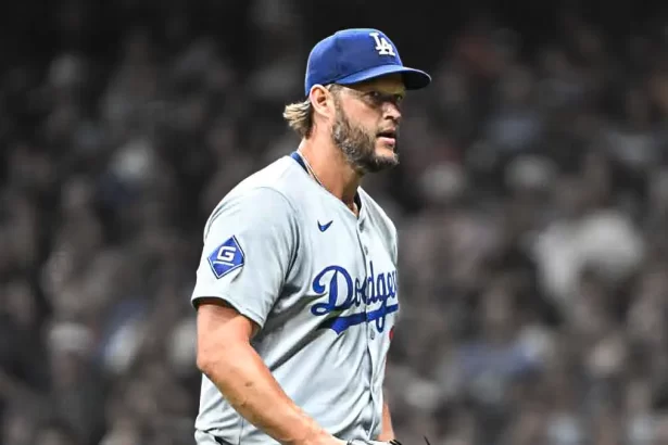 Clayton Kershaw logra su primera victoria del 2024 y se une al club de los 100 pitchers con mas victorias