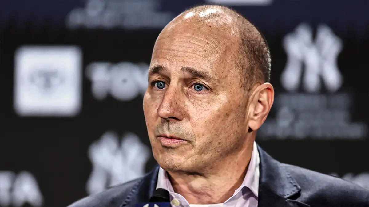 Fanaticos critican a Brian Cashman tras movimientos fallidos en los Yankees