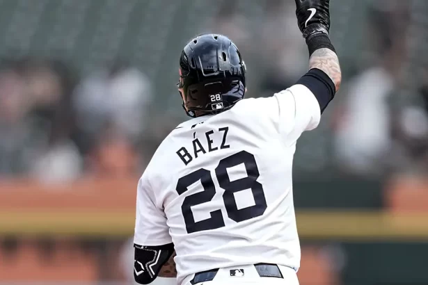 Javier Baez rompe su mala racha con un cuadrangular decisivo
