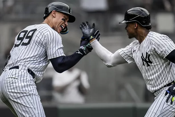 La controversial estrategia de John Schneider contra Aaron Judge divide opiniones en la MLB