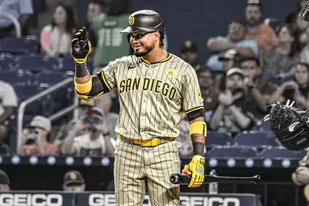 Luis Arraez juega con ligamento roto y mantiene un alto nivel de rendimiento