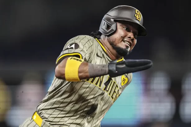 Luis Arraez toma la delantera en la lucha por el titulo de bateo
