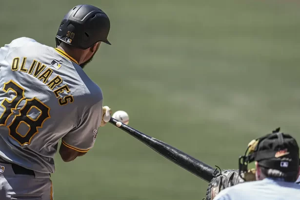 Piratas envian a Edward Olivares a Triple A tras rendimiento inconsistente
