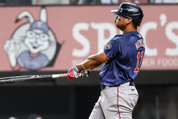 Rafael Devers El jugador mas joven en lograr 250 dobles con los Medias Rojas