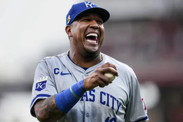 Salvador Perez alcanza las 900 impulsadas tras conectar un imponente jonron