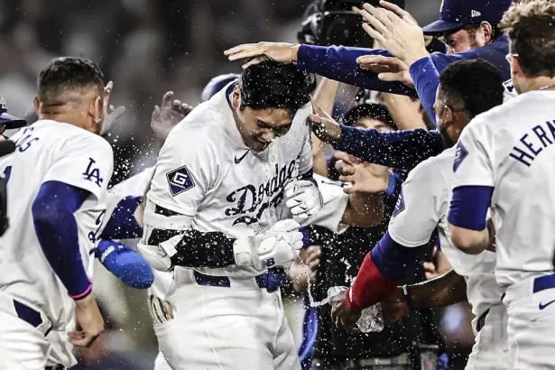 Shohei Ohtani logra un dramatico walk off y entra al club 40 40 en su primer ano con los Dodgers