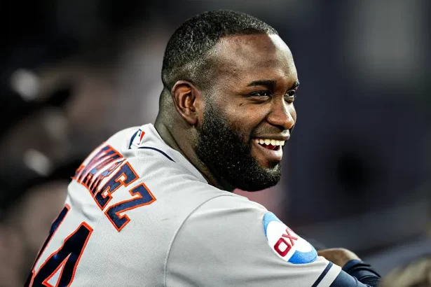 Yordan Alvarez y su poder descomunal La pizarra del Tropicana Field no pudo resistir su bateo