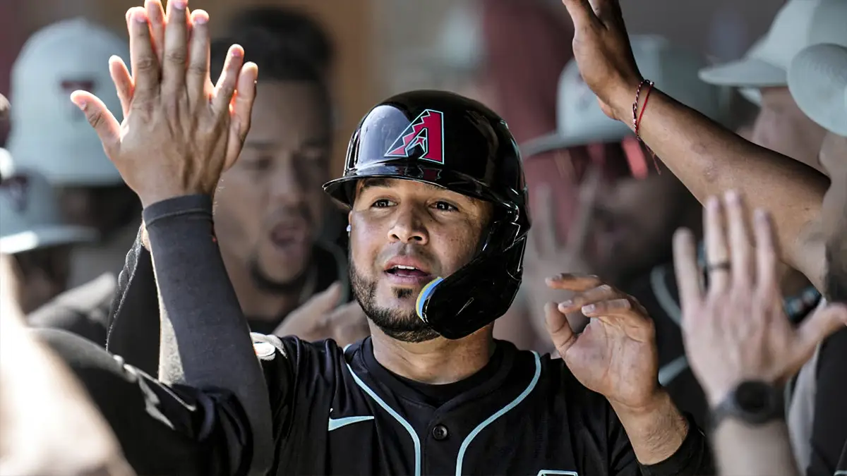 Eugenio Suarez sigue encendido con el bate y suma otro cuadrangular en Arizona