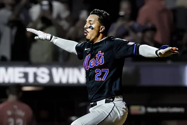 Mark Vientos, jugador de los Mets de Nueva York celebrando un Walk-Off