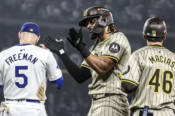 Padres y Dodgers Es beisbol o WWE La serie se calienta en San Diego