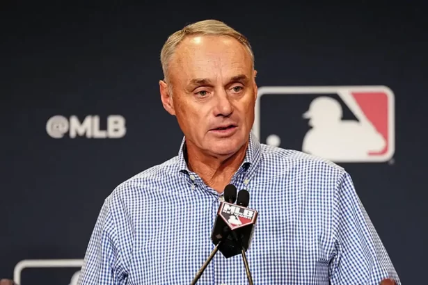 Rob Manfred 32434324