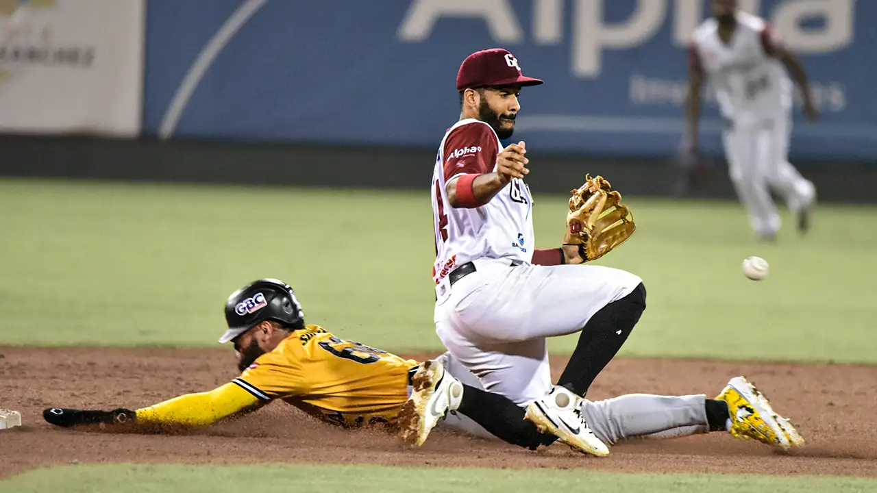Aguilas vs Gigantes 545345