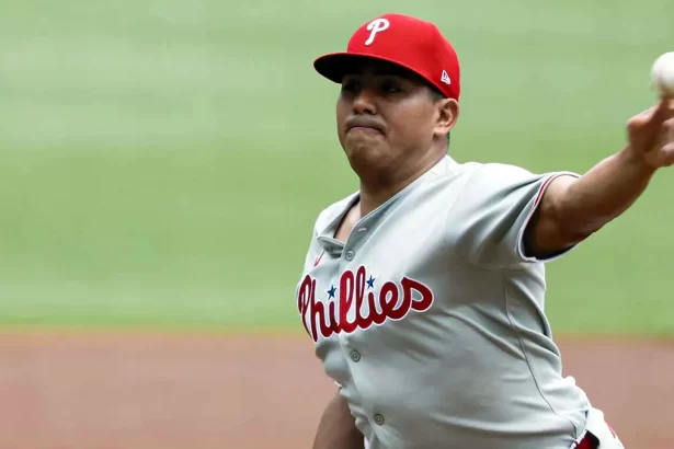 Ranger Suarez firma contrato millonario con los Medias Rojas de Boston