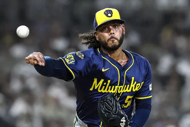 Yankees buscan reforzar su rotacion con un lanzador All Star tras movimientos de Boston