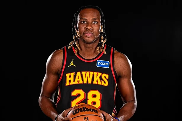 Charles Bassey consigue una segunda oportunidad en Boston y el tiempo se le acaba