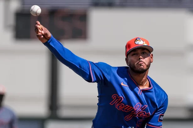Freddy Peralta abrira la temporada sin contrato extendido con los Mets de Nueva York