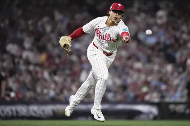 Jesus Luzardo firma extension de cinco anos y 135 millones con los Phillies de Filadelfia