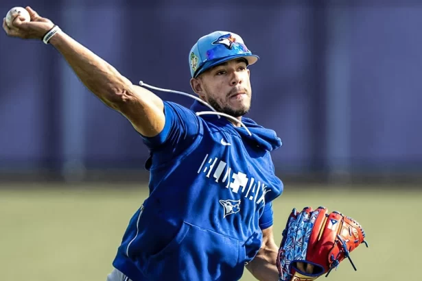 Jose Berrios se pierde el inicio de la temporada 2026 con fractura de estres en el codo