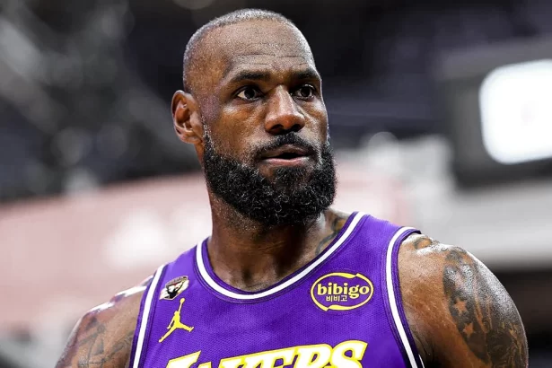 LeBron James iguala el record de partidos jugados en la historia de NBA