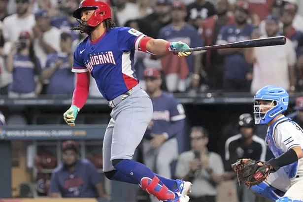 Los Tatis hacen historia el primer duo padre hijo dominicano en el Clasico Mundial