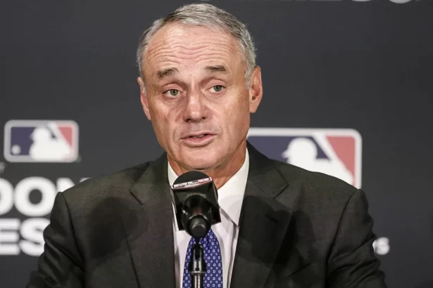 Rob Manfred avala la apuesta historica de los Gigantes con Vitello