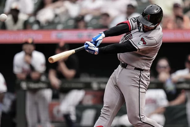 Del Castillo impulsa cinco carreras y los Diamondbacks remontan para vencer a los Orioles en extrainnings