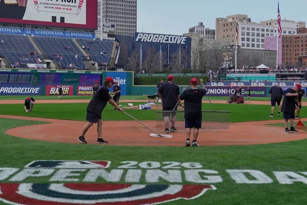Frio extremo obliga a la MLB a adelantar el juego entre los Reales y los Guardianes